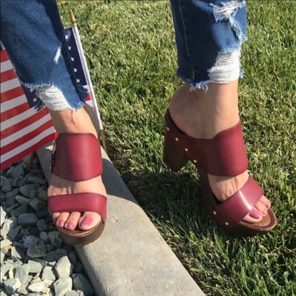 Tan Wood Effect Heel Mules Clogs - Picture 4 of 6